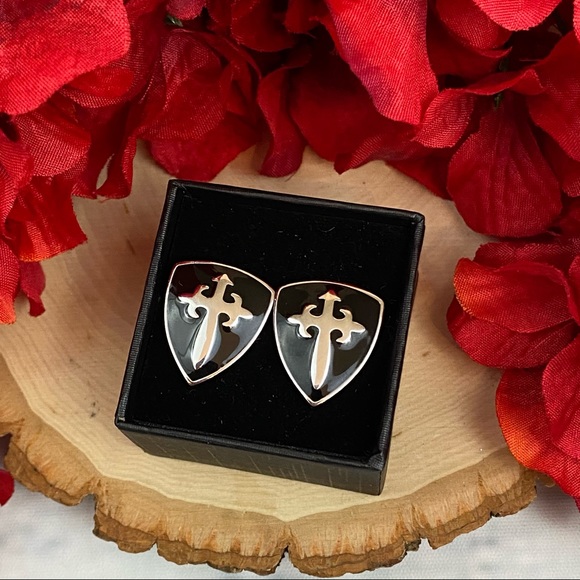 Black Knights Shield with Silver Cross Cufflinks - Picture 14 of 16